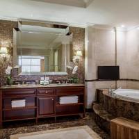 Charlotte Suite with Club Lounge Access