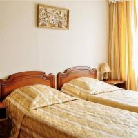 Standard Twin Room with Private Bathroom