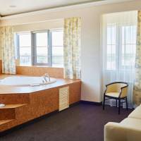 One bedroom suite with spa bath