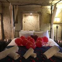 Deluxe Cave Room