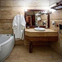 Deluxe Suite with Spa Bath