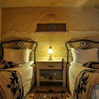 Twin Cave Room