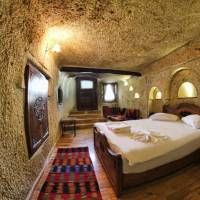 Deluxe Cave Room