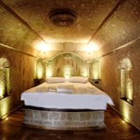 Deluxe Cave Suite