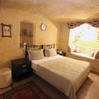 Double Cave Room with Fireplace