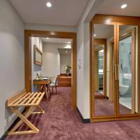 Honeymoon Corner Suite with Sea View