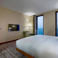 One-Bedroom King Suite with Sea View