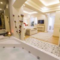 King Suite with Hot Tub and Mountain View