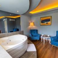 King Room with Spa Bath