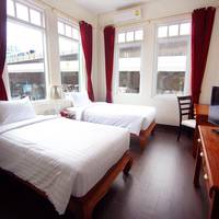 Corner Twin Room with City View