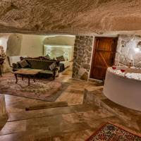 Superior King Cave Suite Room with Jacuzzi 