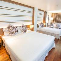 Trio Room with Bathtub