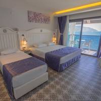 Deluxe Triple Room with Sea View
