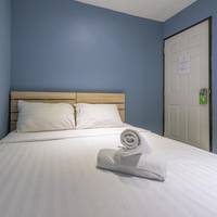 Basic Triple Room with Shared Bathroom