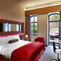 Spectacular King Room with Garden