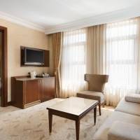 Corner Junior Suite with Club Lounge Access - Non-Smoking 