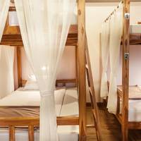 Private Room with 6 Beds & Shared External Bathroom