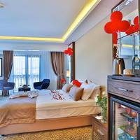 Honeymoon Suite