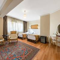 Family Room (5 Adults)