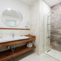 Corner Suite