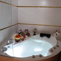 Luxury Suite with Jacuzzi (Honeymoon Package)
