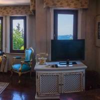 Queen Suite with Sea View