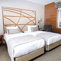 Superior Twin Room with Partial Sea View
