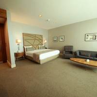 Corner Deluxe Double Room with Partial Sea View