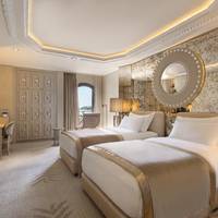 Deluxe Twin Room with Partial Sea View