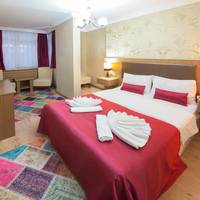 Deluxe Double Room (2 Adults + 1 Child)