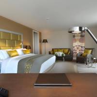 Suite with Queen Bed Smoking
