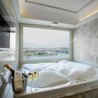 Lifestyle Junior Suite with Spa Bath