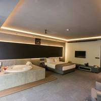 Jacuzzi Suite with Terrace