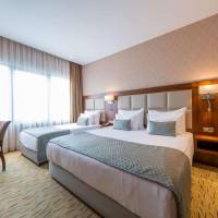 Standard Room with One Double Bed and One Single Bed - Non-Smoking