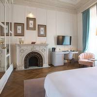Junior Suite with Executive Lounge Access