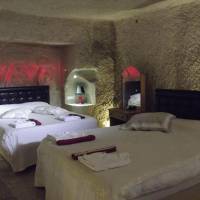 King Cave Suite Room