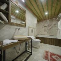 Deluxe Suite with Spa Bath