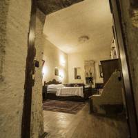 Deluxe Cave Room
