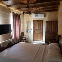 Deluxe Stone Room