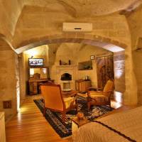 Deluxe Cave Room