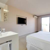 Double Room (2 Adults + 1 Child)