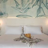 Deluxe Suite with Partial Sea View