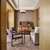 Deluxe King Suite Room