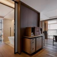 Club Studio King Bed Room 