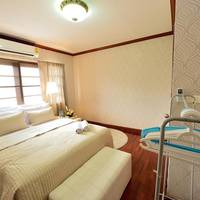Standard Double Room with Shared Bathroom