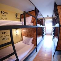 Family Room (6 Adults) with Shared Bathroom