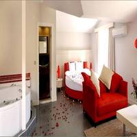 Honeymoon Suite