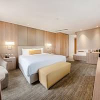 Grand Executive with Bathtub