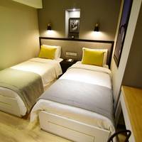 Medium Room