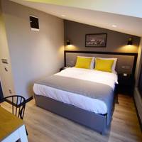 Medium Room with Balcony